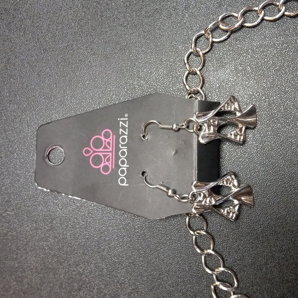 Paparazzi Neclace and Earrings - Picture 2 of 8